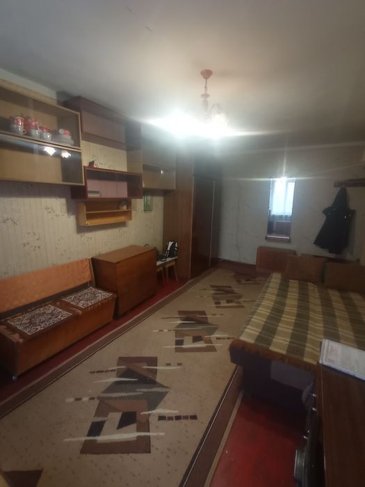 Продам МЕГАДЁШАВАЯ гостинку метро ЮЖД 10-ь минут...