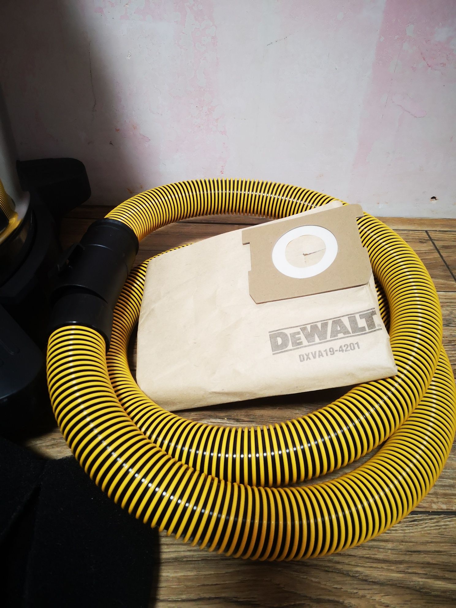 Потужний новий будівельний пилосос з функцією видуву DeWalt DXV38S