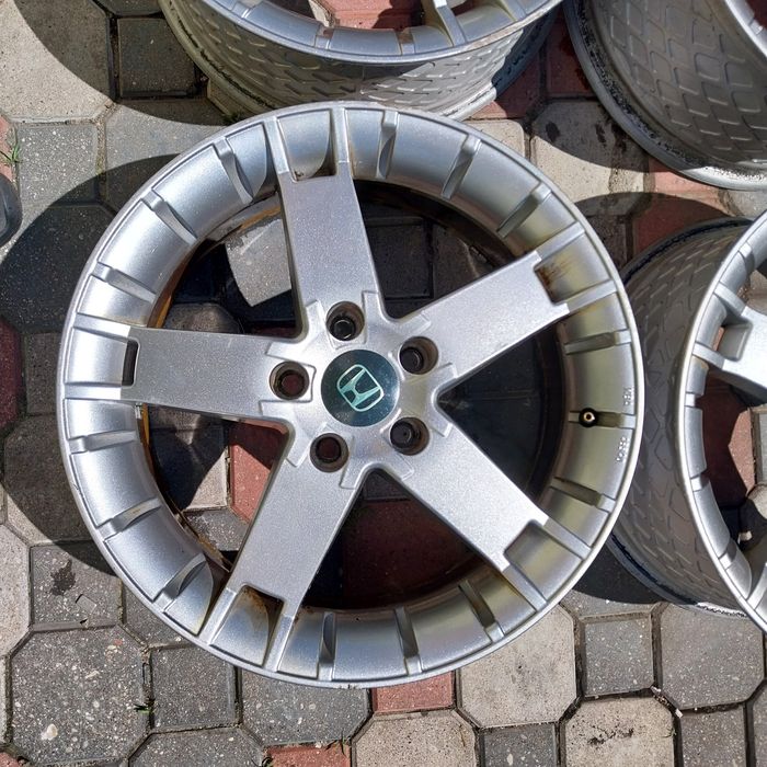 Felgi Aluminiowe R17 5x114.3 8J ET 38