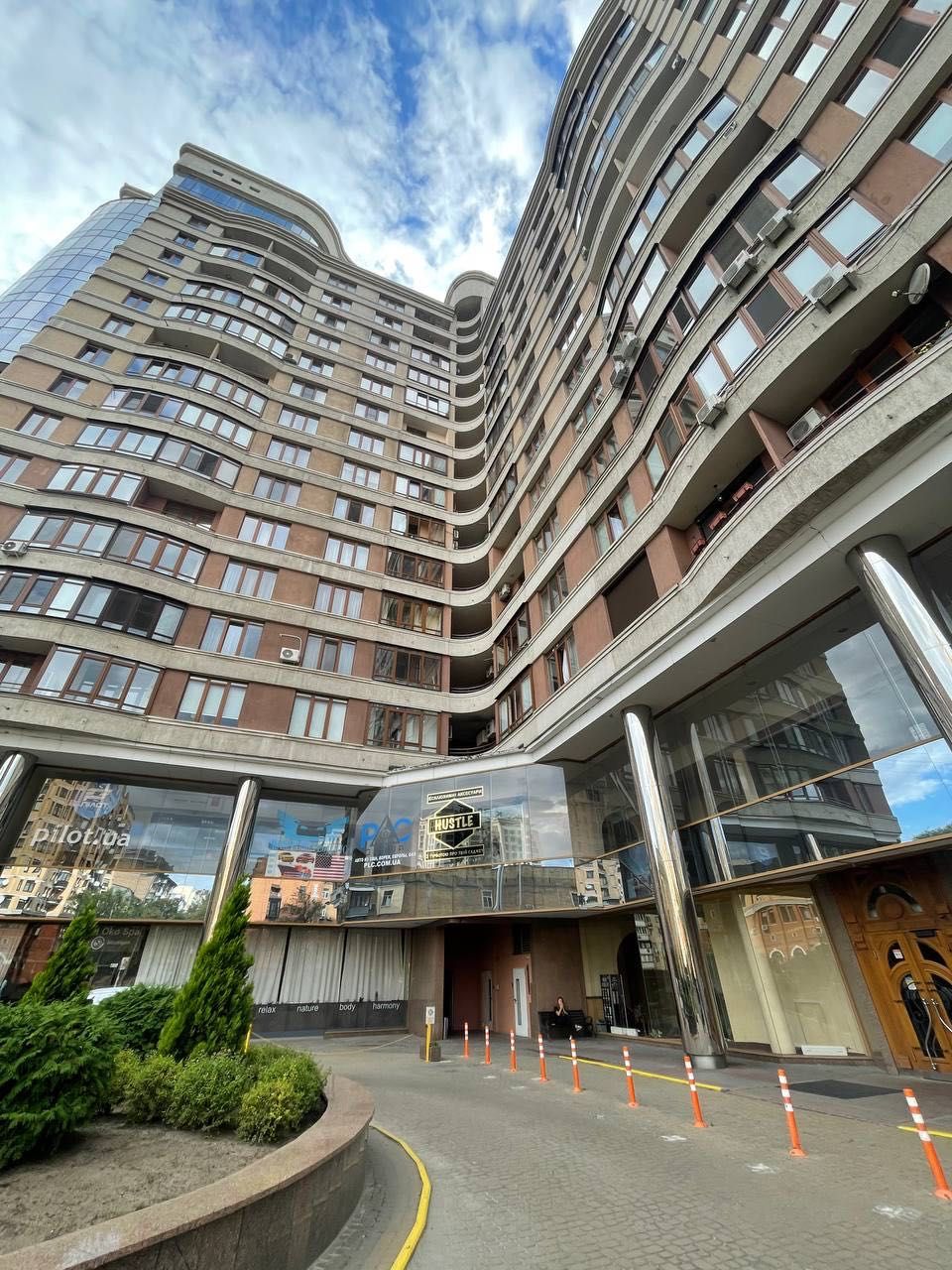 Оренда офісу, БЕЗ%,75 м², Дипломат Холл, Жилянська, Олімпійська