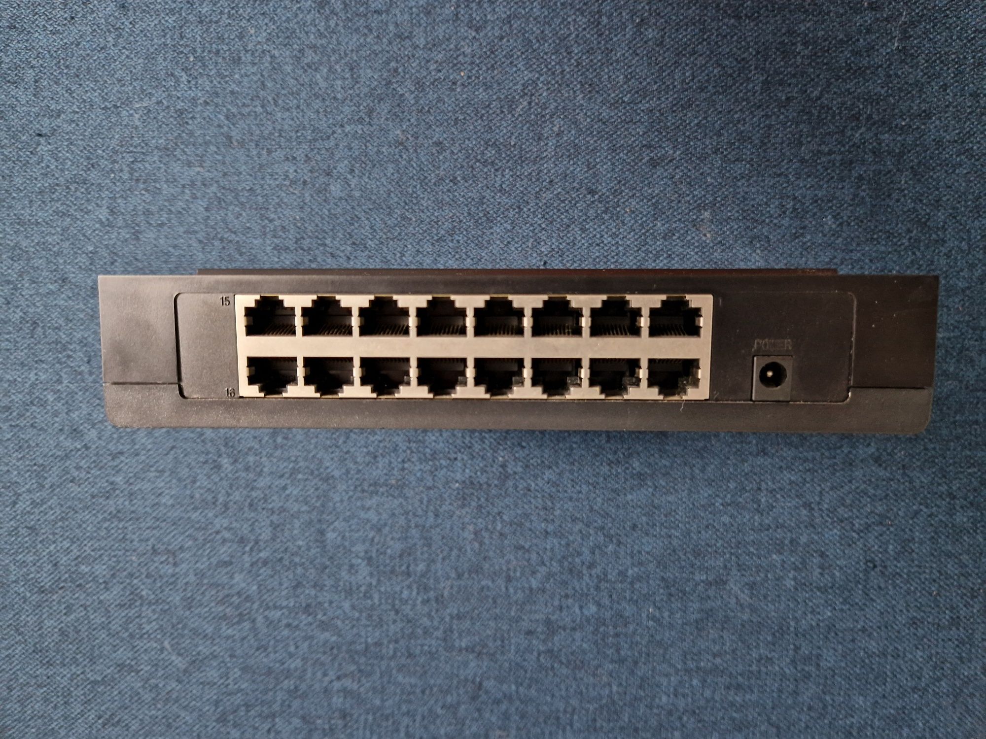 Коммутатор TP-Link TL-SF1016D