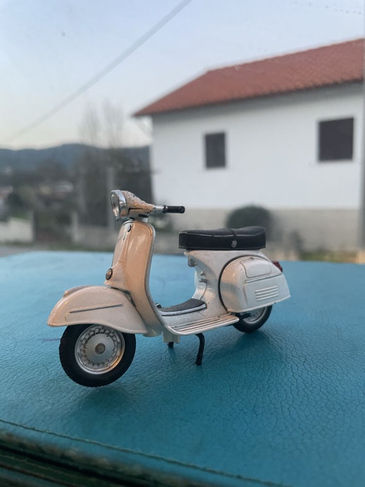 Miniatura da Lambreta Vespa