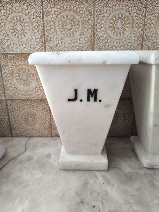 Apenas 2 jarras grandes  disponíveis - ver preco descrição