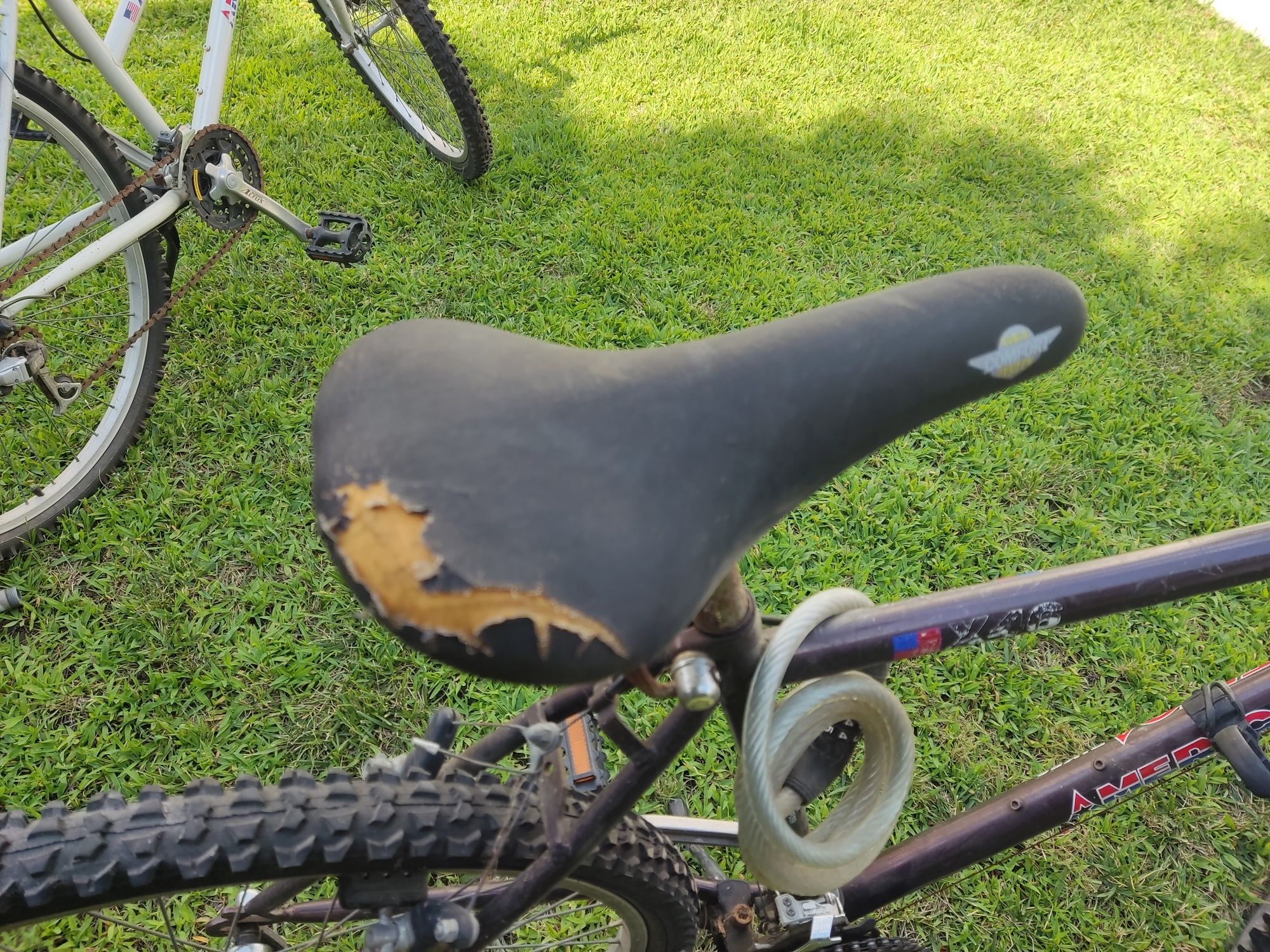Duas bicicletas Shimano usadas