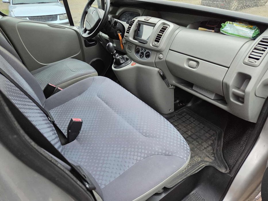 Bus 9 osobowy Renault Trafic LONG 2.0 dCi