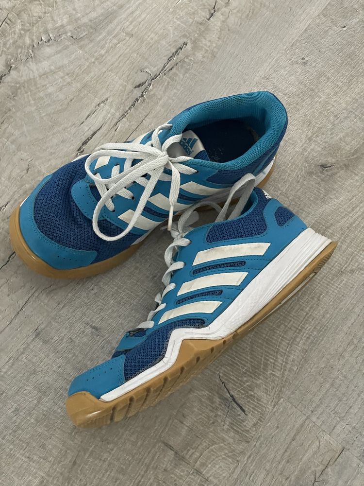 Niebieskie buty Adidas sportowe