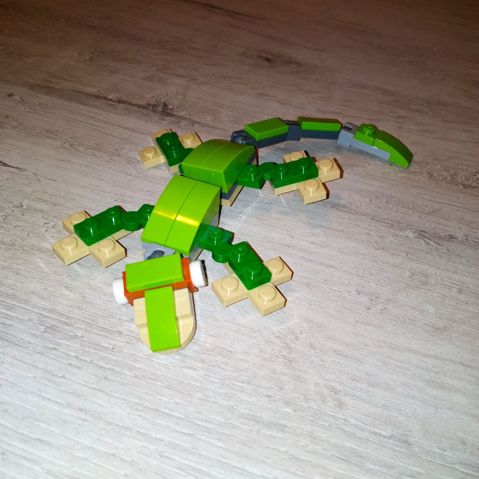 LEGO creator jaszczurka