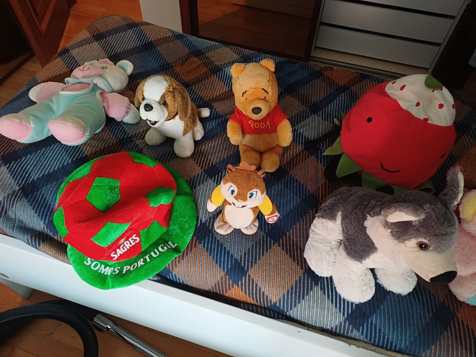 Peluches de criança diversos