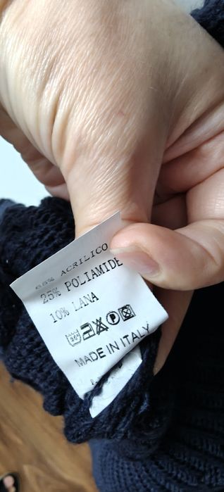 Sweter przedłużany z wełną z dekoltem