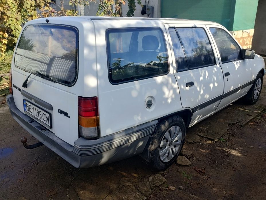 Опель кадет 1990