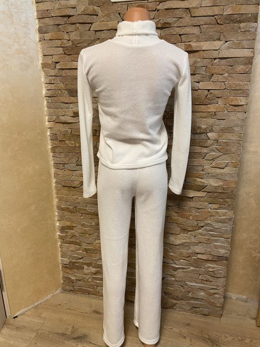 Костюм вʼязаний білий жіночий