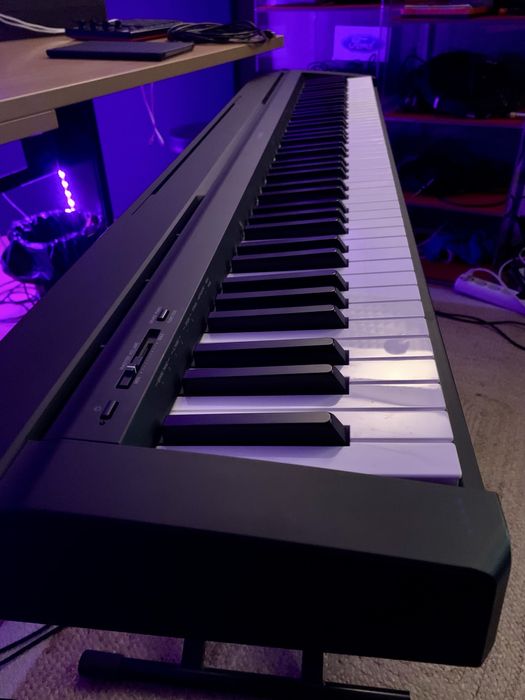 Piano Yamaha p 35