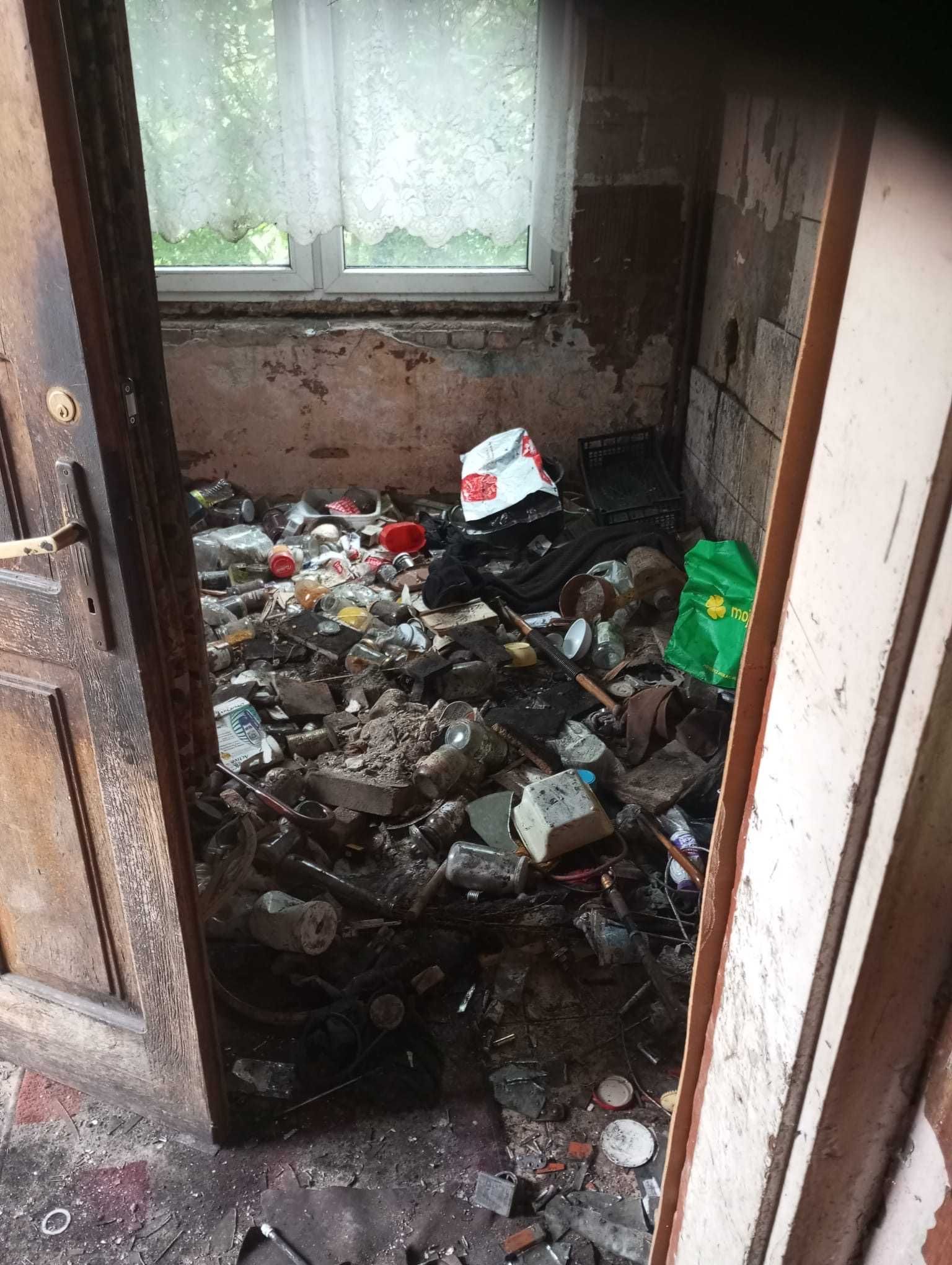Sprzątanie, wywóz śmieci i gruzu.