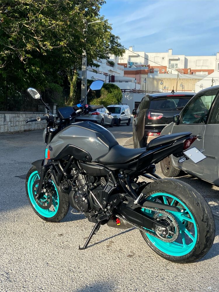 Yamaha MT-07 35kw 2023 deslimitada Akrapovic