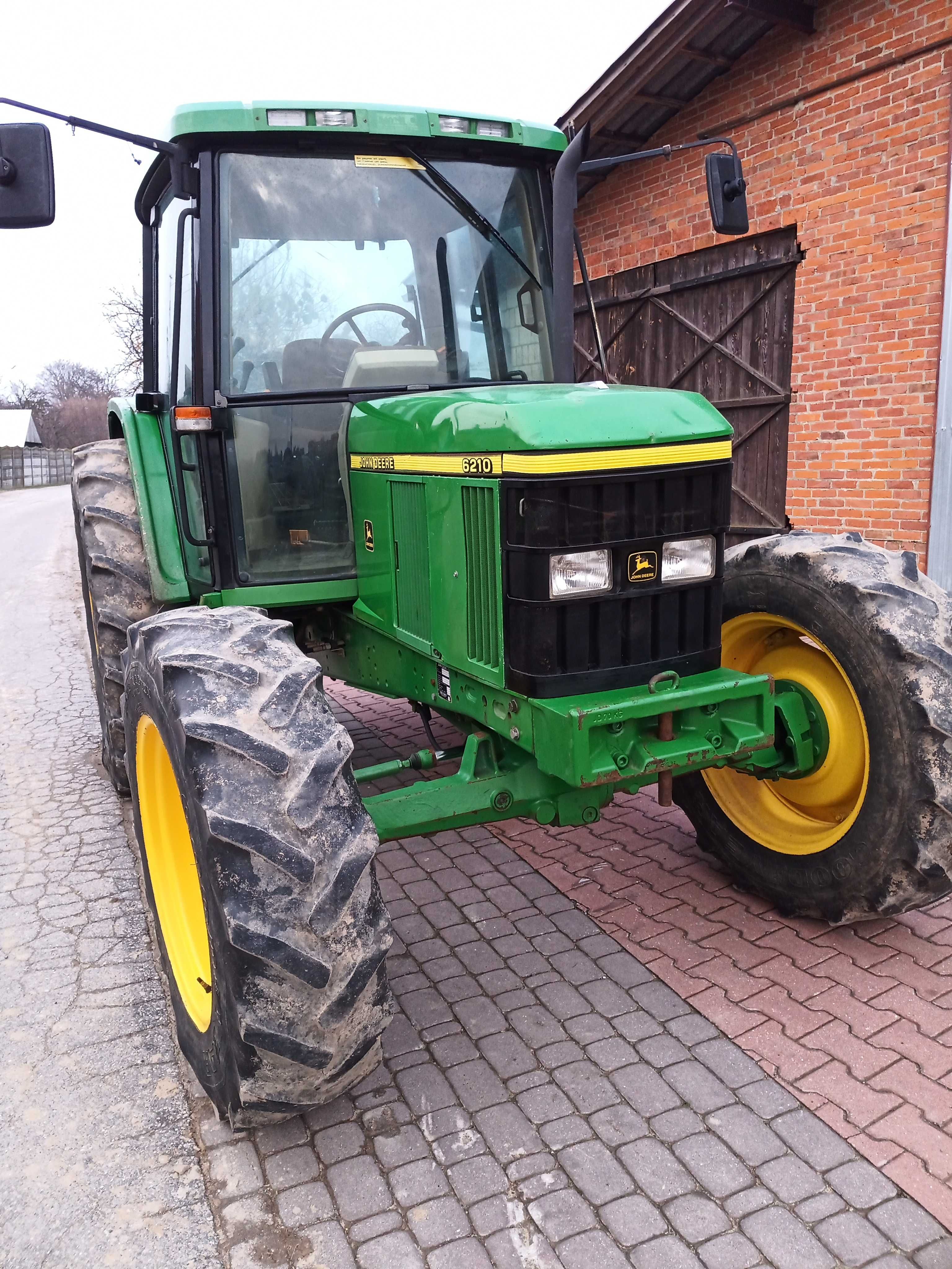 Ciągnik rolniczy John Deere 6210