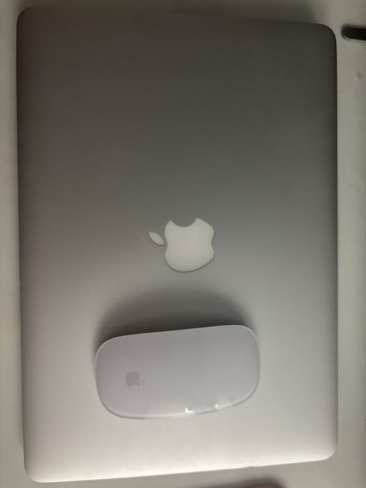 MacBook Air 2017 + Magic Mouse + ładowarka – kompletny zestaw