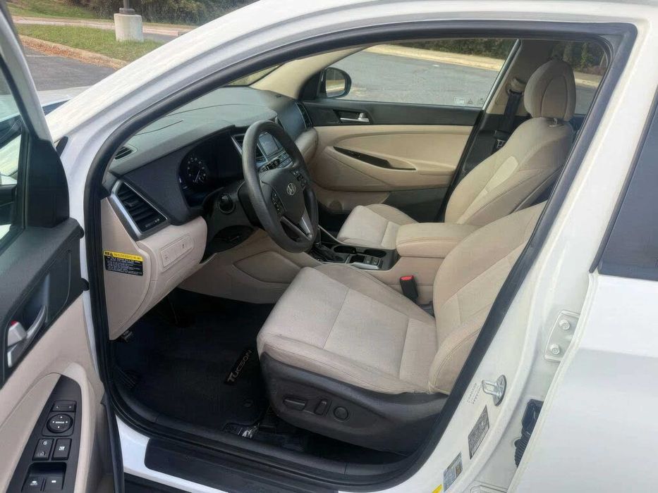 Hyundai Tucson SE      2017