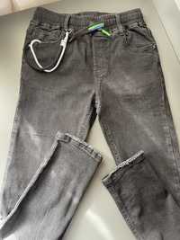 Продам джинси на хлопчика 146-152р.