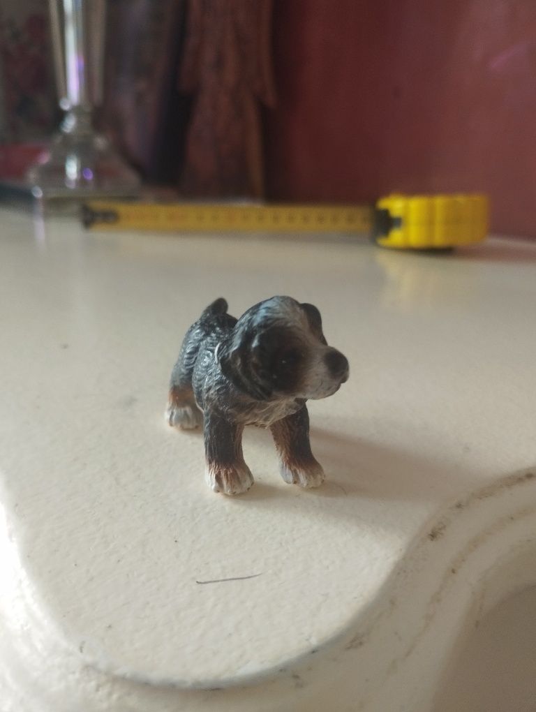Figurka szczeniaka psa pasterskiego