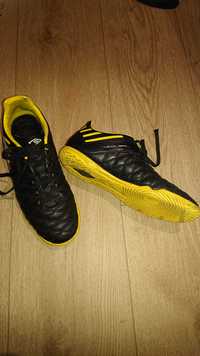 Buty piłkarskie Umbro 38