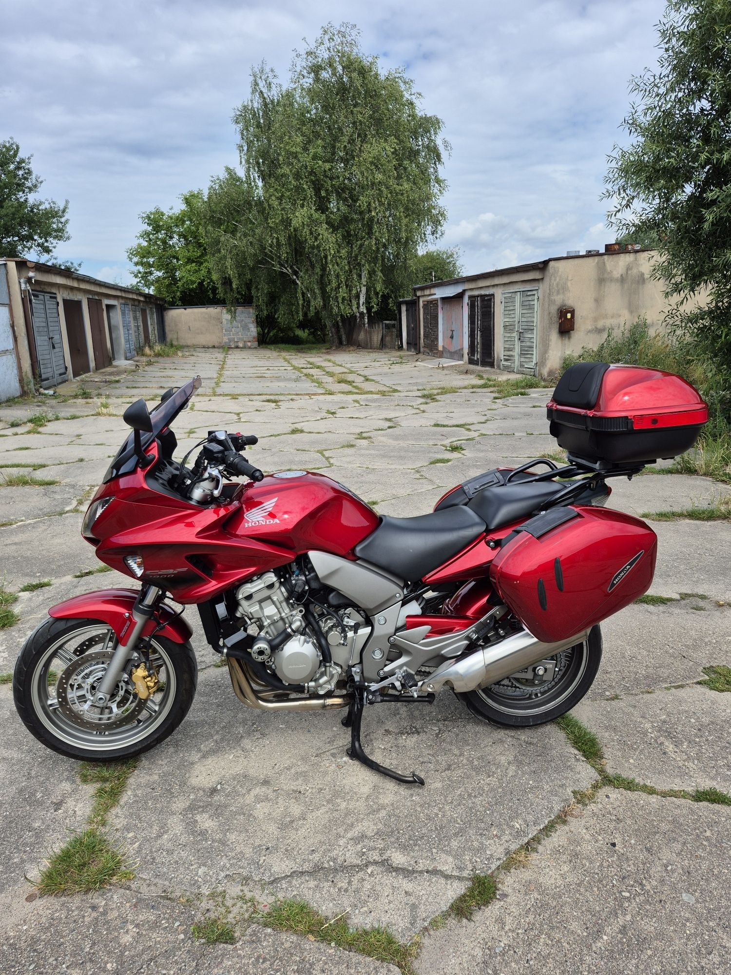 Sprzedam HONDA CBF 1000 PRZEBIEG TYLKO 13.300KM ROK 2009