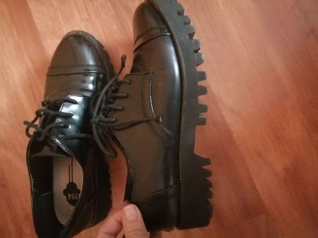 Buty czarne lakierki damskie