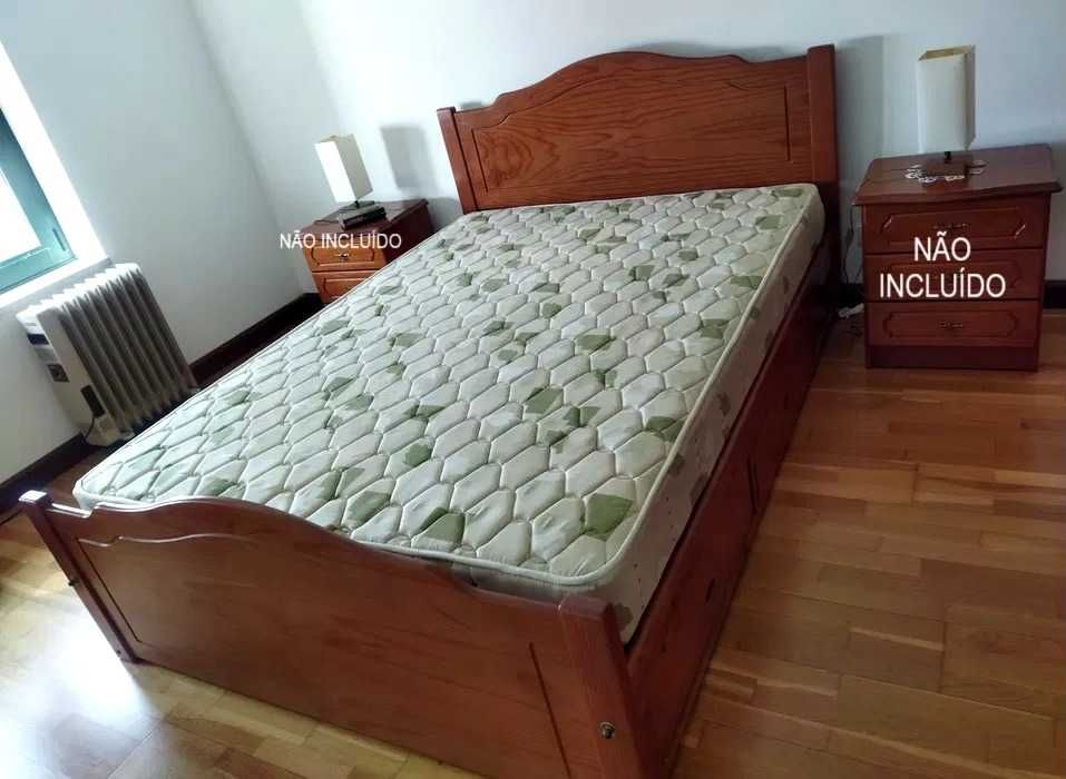 Vendo cama de casal com 4 gavetas e colchão