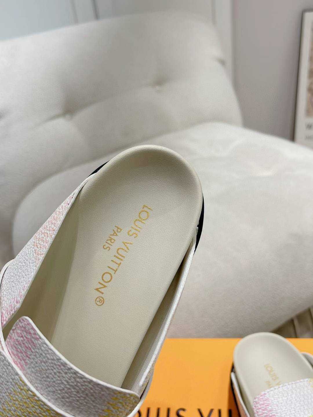 Louis Vuitton Buty, sandaly klapki, skora 180201