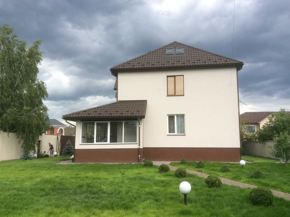 Продам 2 єт. дом 350 кв.м. в г.Вішгороде,микрорайон Дедовица