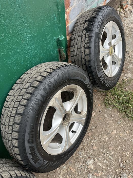 Продам комплект резины с дисками R13