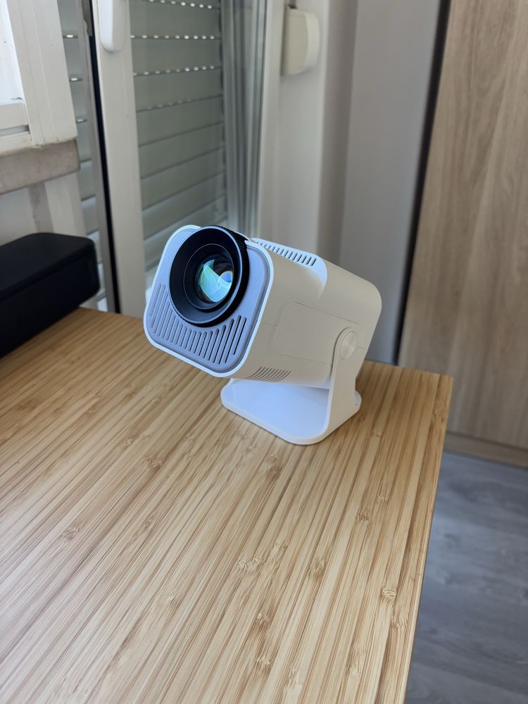 Projetor smart portátil 4K / Bluetooth / Wifi 6 / HDMI / USB
