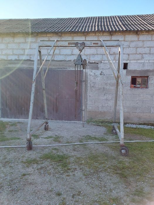 Suwnica bramowa żuraw
