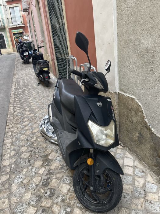 Scooter SYM Orbit III 50cc - 2019, económica e fácil de conduzir.