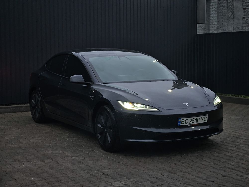 Tesla Model 3 2024