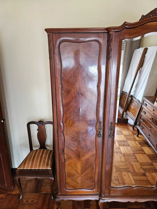 Roupeiro traços antigo