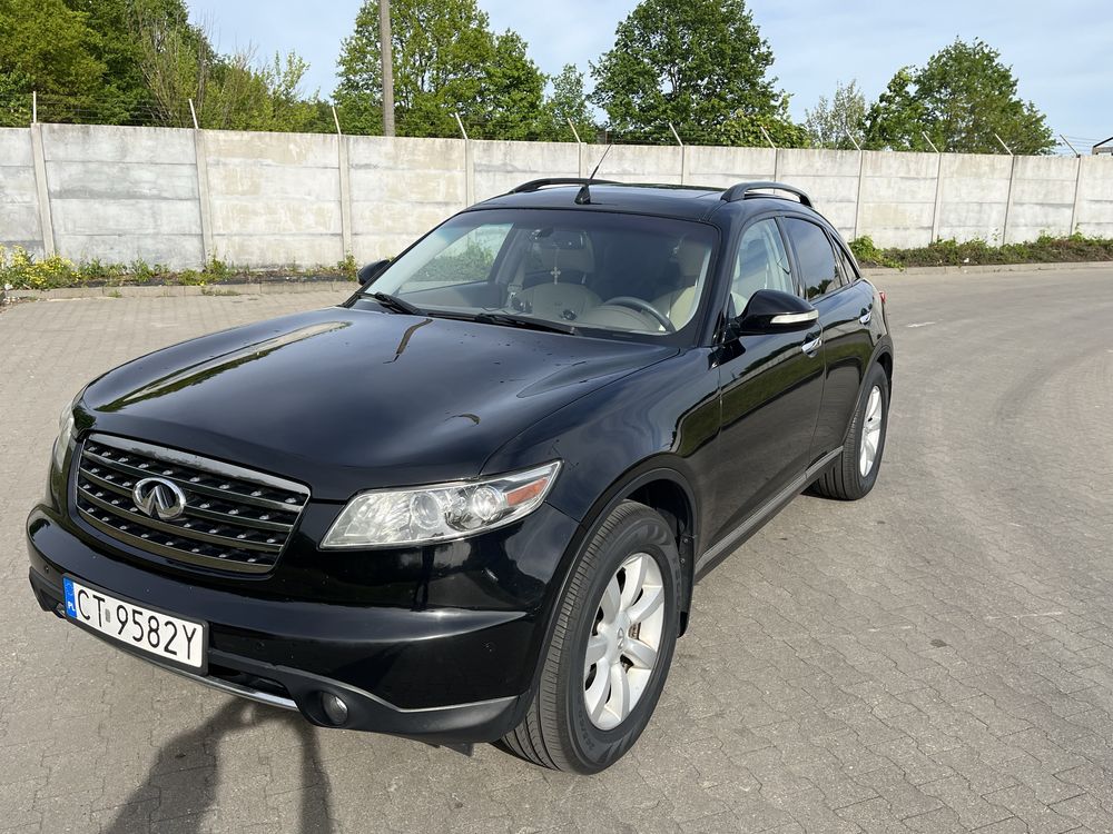 Infiniti FX35.  2006.  3,5l V6.  280km.