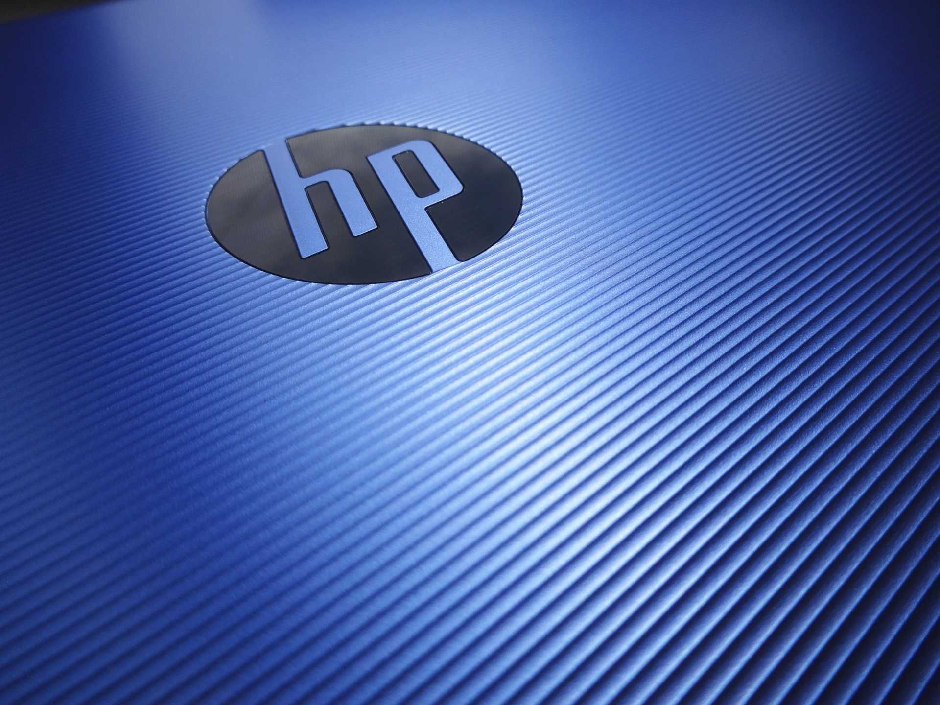 Ноутбук HP модель 15-ba026ca диагональ 15.6" с Windows почти новый