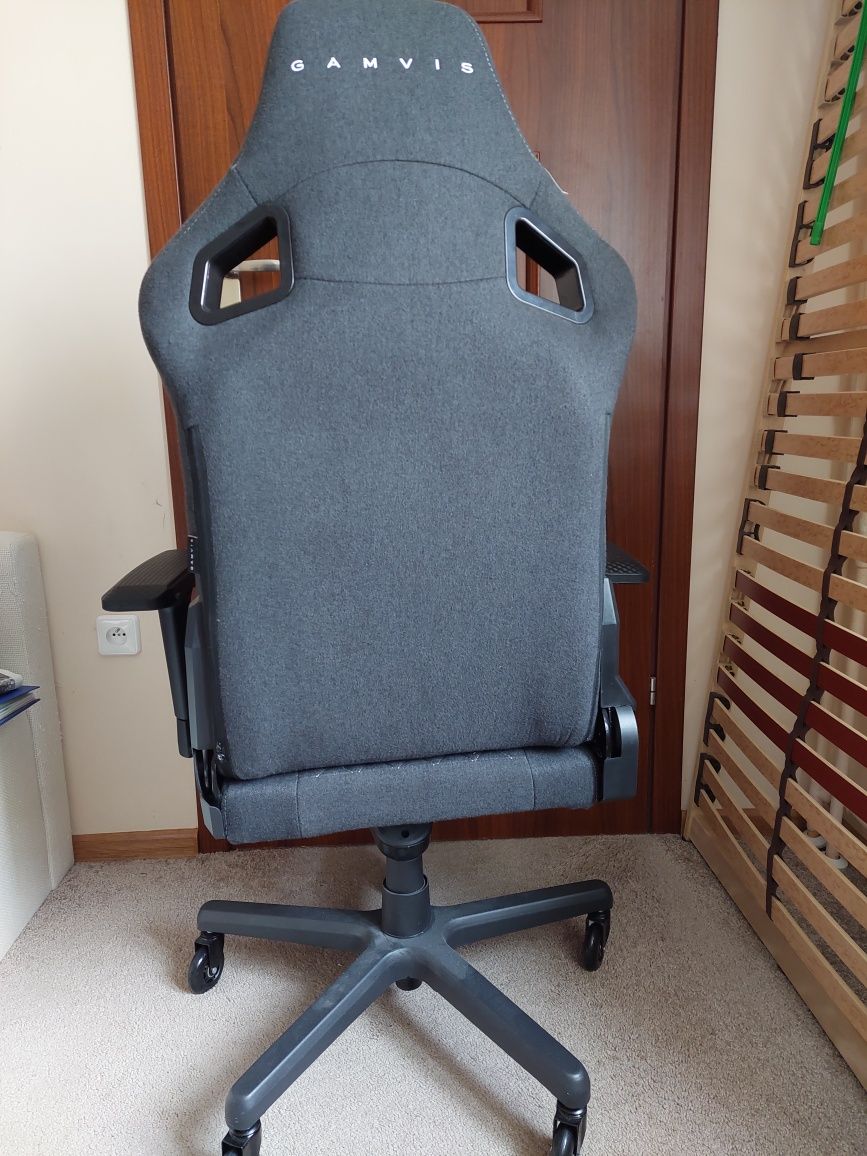 Fotel gamingowy biurowy w stanie idealnym