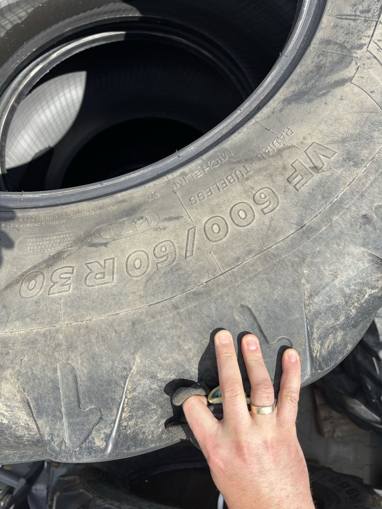 Komplet opon do ciągnika 710/60R42 i 600/60R30