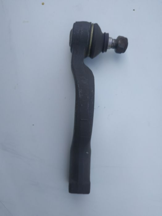 Мітсубісі Паджеро Вагон 3.2 тоді лівий наконечник рульової тяги в ідеа