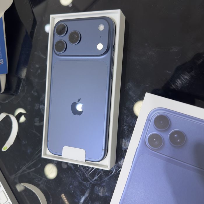 Vendo meu iPhone 17 pro max 256 GB AZUL