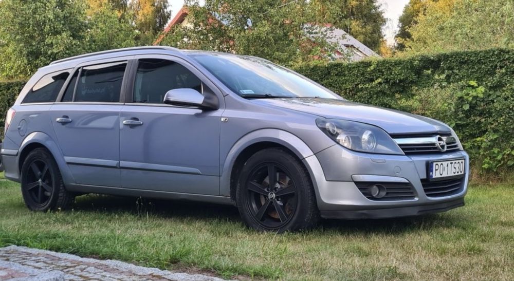 Opel Astra H z dachem panoramicznym