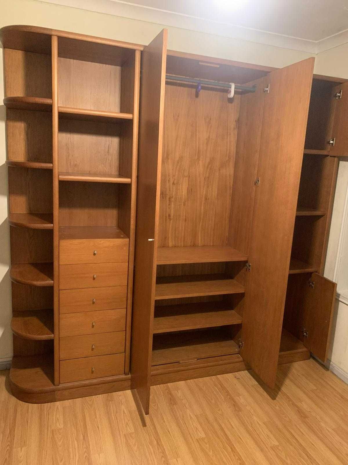 Mobília de quarto de solteiro em madeira maciça