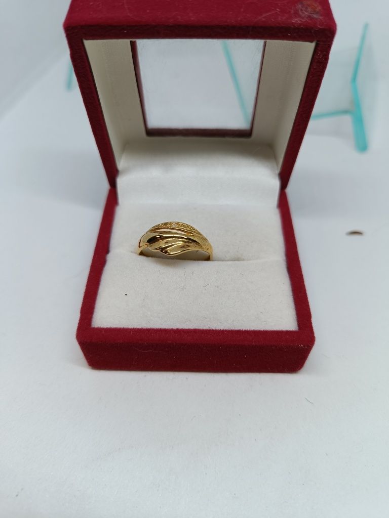 Złoty pierścionek z diamentem złoto 333 rozmiar 13