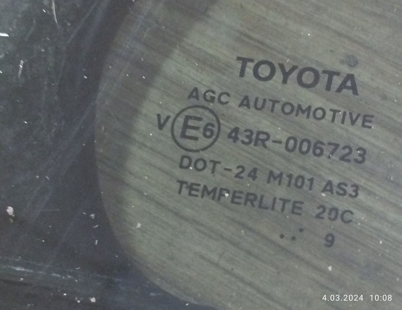 Szyba drzwi tylnych prawych Toyota Avensis T27 kombi