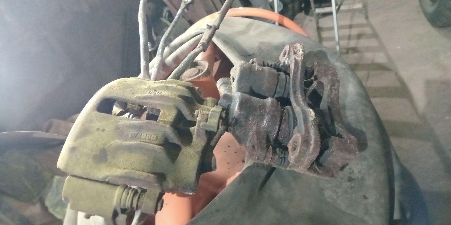Задні супорта Mercedes Sprinter спарка