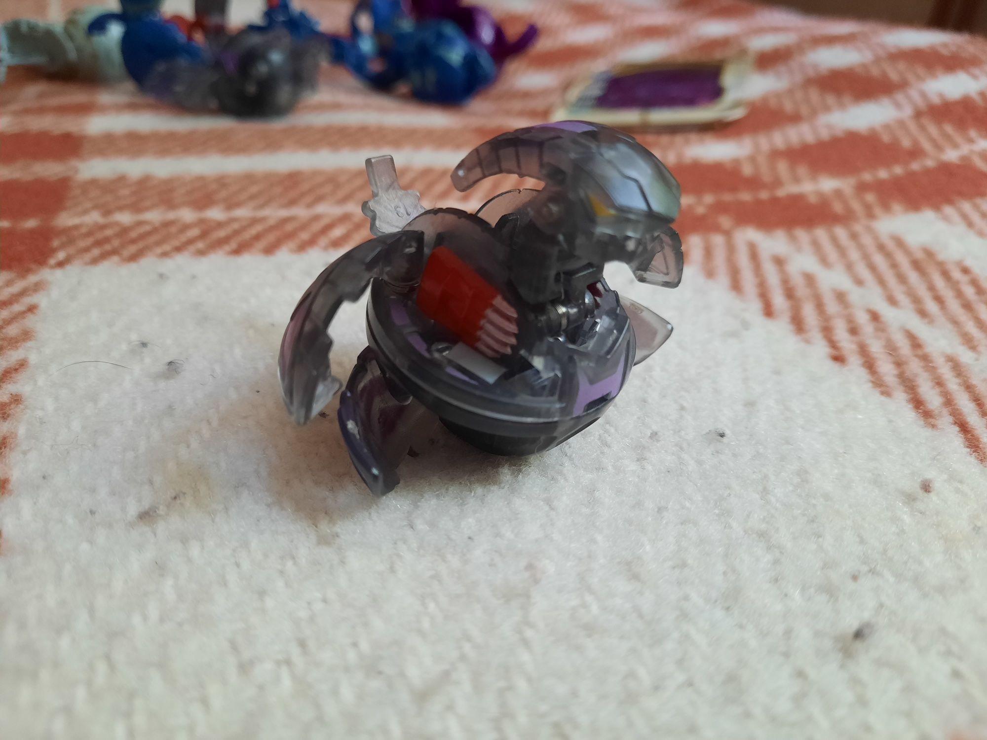 Figurka Bakugan Translucent Percival Darkus