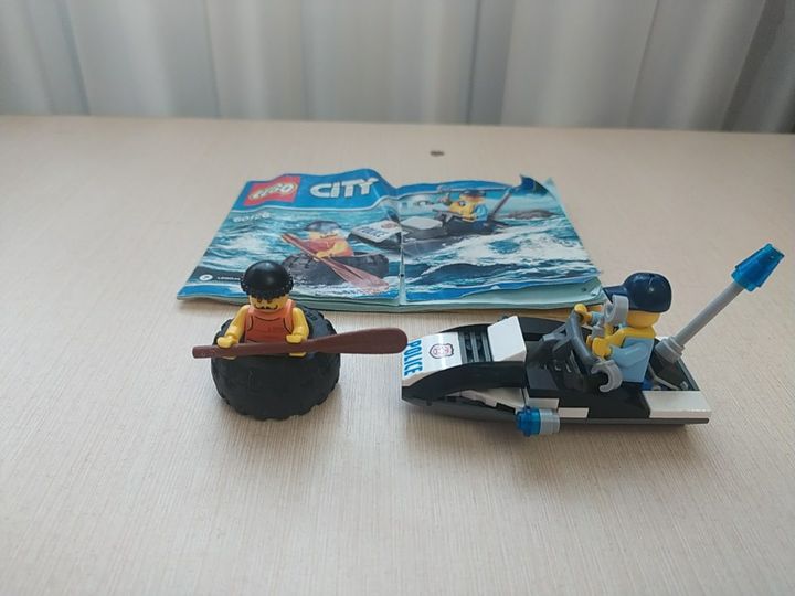 Lego City 60126 Побег на плавучей шине