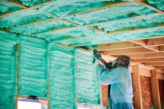 Утеплення будинків та приміщеь піною пінопоуліретаном