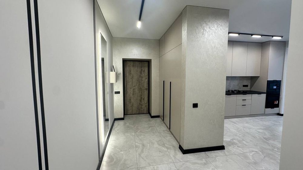 Продаж 2 км квартири поруч з озером